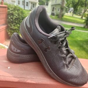 UnderArmour Charged tennis shoe